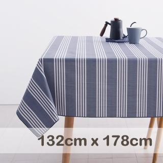 【CasaBella 美麗家居】防水桌巾 紳士灰藍條 132x178cm(防水 防油 PVC 桌巾 桌布 野餐桌巾)