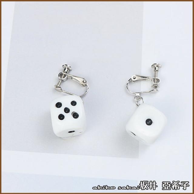 【Akiko Sakai】趣味一下白色骰子造型耳環(生日 送禮 禮物)