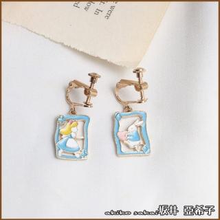 【Akiko Sakai】插畫風愛麗絲與白兔不對稱紙牌造型耳環(生日 送禮 禮物)