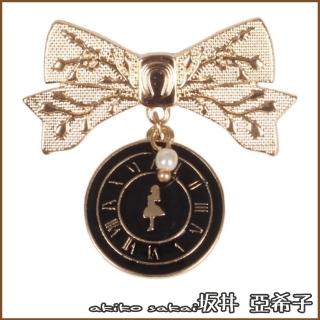【Akiko Sakai】不思議的國夢幻愛麗絲系列印花蝴蝶結時鐘造型胸針