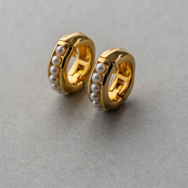 【ete】珍珠排列擁抱夾式耳環(金色)