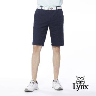 【Lynx Golf】男款混紡材質英文字體圖樣紋路兩側腰圍鬆緊帶設計平口休閒短褲(黑色)