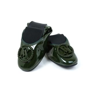 【viina】熠熠生輝．方頭鏡面LOGO摺疊平底娃娃鞋-墨綠(摺疊平底娃娃鞋)