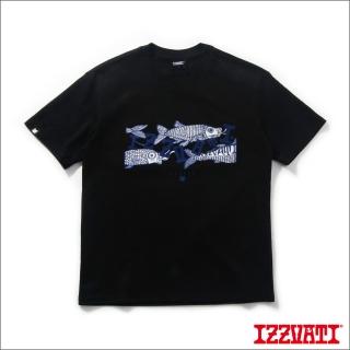 【IZZVATI】鯉魚旗立體印花T-黑(品牌經典LOGO款)