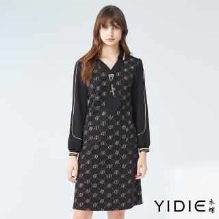 【YIDIE 衣蝶】英文字印花領巾造型雪紡洋裝-黑