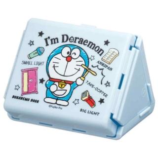 【小禮堂】哆啦A夢 折疊式三角飯糰收納盒 - 藍道具款(平輸品)
