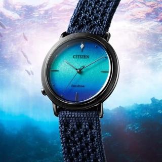 【CITIZEN 星辰】代言人廣告款 光動能針織帶腕錶構造色面/黑34mm(EM1005-42L)