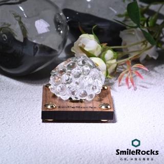 【SmileRocks 石麥】天然白水晶巧色葡萄雕件 3.9x3.7x4.8cm(手工雕件水晶 附SmilePad Stand 6X6底板)