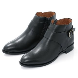 【DIANA】3.5 cm質感牛皮素面金屬皮帶釦飾側拉鍊德比短靴-經典復古(黑)
