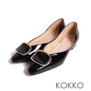 【KOKKO 集團】特色金屬包邊飾扣可彎折牛漆皮低跟鞋(黑色)