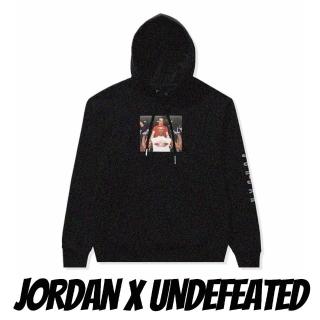 【NIKE 耐吉】服飾 Jordan x UNDEFEATED 聯名款 男款 連帽上衣 照片T 帽T 長袖 黑色 DX6318-010