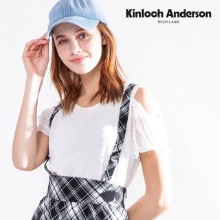 【Kinloch Anderson】圓領短袖上衣 輕甜小露肩荷葉圓點雪紡上衣 T恤 附活動式別針 金安德森女裝(白色)