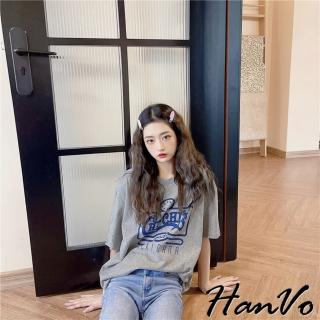 【HanVo】現貨 字母圖案親膚透氣純棉上衣(休閒舒適短袖上衣 韓國女裝 女生衣著 0010)