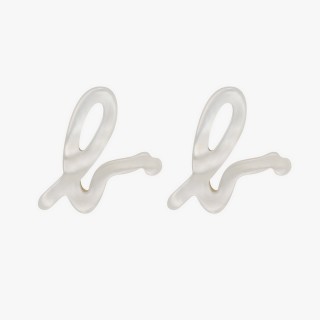 【agnes b.】經典b. logo珍珠母貝耳環(銀色)