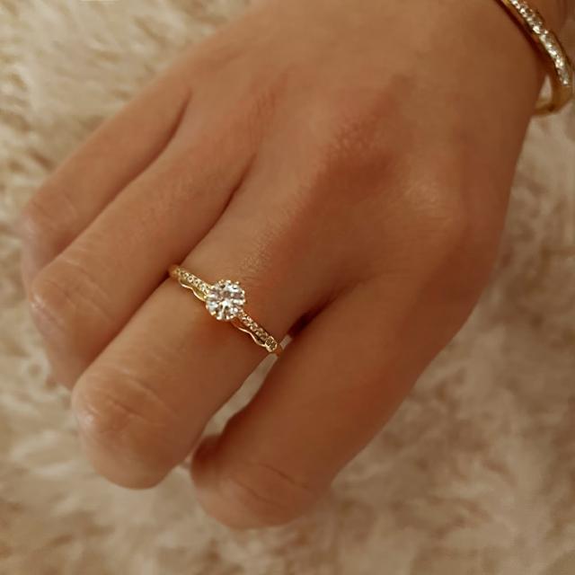 【CReAM】Deirdre輕奢六爪亮鑽碎鑽花邊純銀鍍14K金色女戒指(新年 過年 送禮 禮物)