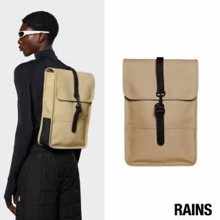 【RAINS官方直營】Backpack Mini 經典防水迷你版長型後背包(Sand 駝沙色)