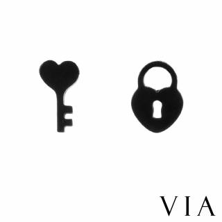 【VIA】白鋼耳釘 白鋼耳環 鑰匙耳環/時尚系列 愛心鎖孔鑰匙造型白鋼耳釘(黑色)