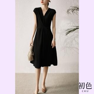 【初色】法式小黑裙時尚經典V領連衣裙洋裝-黑色-61961(M-XL可選)