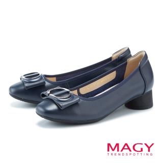 【MAGY】造型飾釦真皮圓跟低跟鞋(藍色)