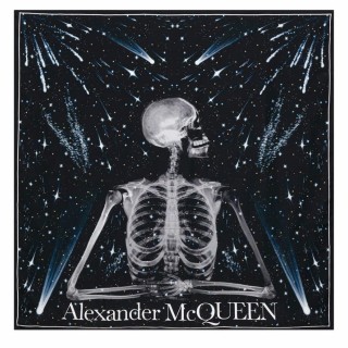 【Alexander McQueen】時尚經典骷髏星空圖絲巾(黑)