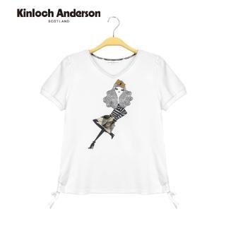 【Kinloch Anderson】時尚女孩印花格紋拼布 微V領修身棉T 短袖上衣 T恤 金安德森女裝(白色)