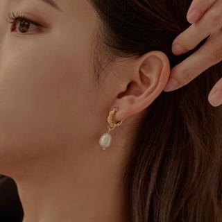 【OB 嚴選】韓國連線麻花圈垂墜天然珍珠耳圈耳環 《XA266》