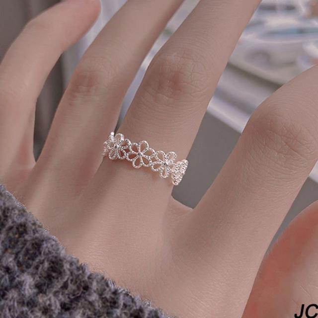 【JC Collection】純銀925甜美精緻鏤空花朵戒指(銀色)