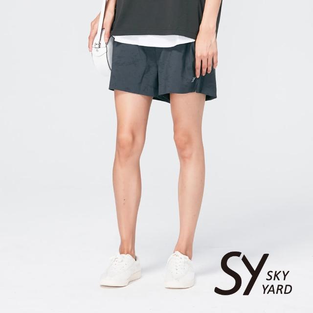 【SKY YARD】網路獨賣款-個性迷彩壓紋休閒短褲(黑色)