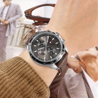 【Tommy Hilfiger】簡約三眼 經典潮流 兩地時間 日本機芯 真皮手錶 鈦色x銀框x咖啡 44mm(1792015)