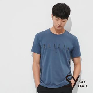 【SKY YARD】網路獨賣款-簡約字體插圖休閒圓領T恤(灰藍色)