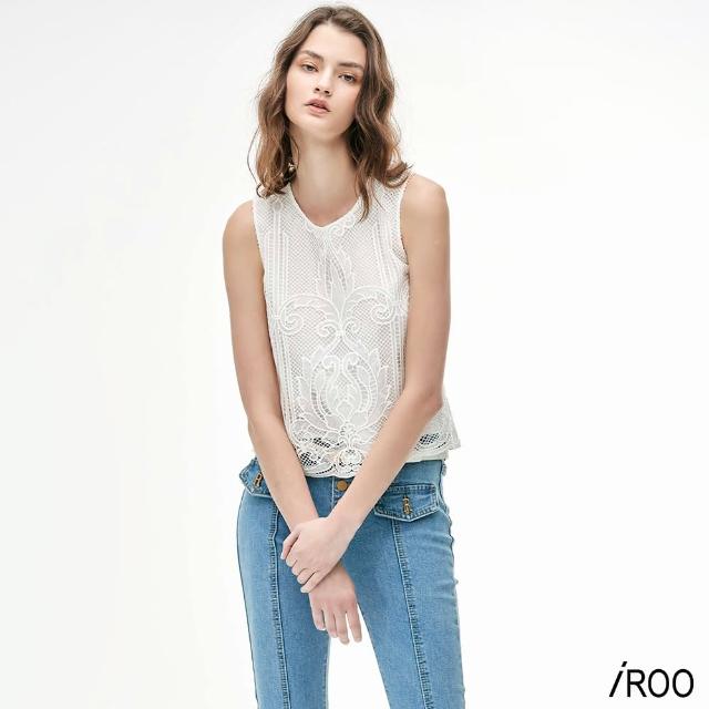 【iROO】白色蕾絲雕花設計無袖背心