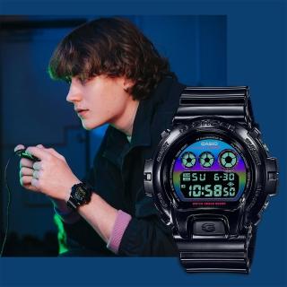 【CASIO 卡西歐】G-SHOCK AI 探索虛擬彩虹系列電子錶(DW-6900RGB-1)