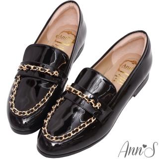 【Ann’S】經典風格MIT-小香風穿皮鍊頂級軟漆皮平底樂福鞋(黑)