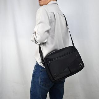 【men life】側背包 黑色造型斜蓋雙口袋包包(側背包)