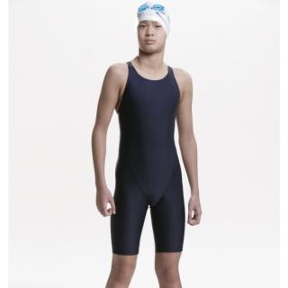 【SAIN SON】競賽/泳隊/專業用連身及膝泳裝(加贈矽膠泳帽A57225-02)