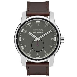 【NIXON】獨領風騷復古時尚腕錶-銀X咖啡(A938000)