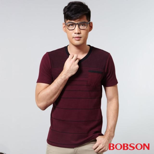【BOBSON】男款V領印條上衣(紅25020-16)