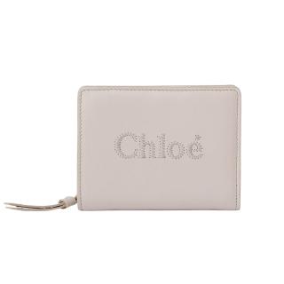【Chloe’ 蔻依】SENSE COMPACT 經典刺繡LOGO 藕粉色 小牛皮 拉鍊短夾 錢包 皮夾(C23SP867I10084)