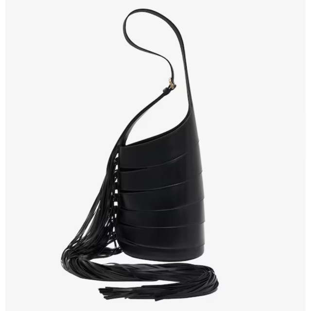 【ALAIA】時尚流行斜口造型流蘇大側背包(黑)