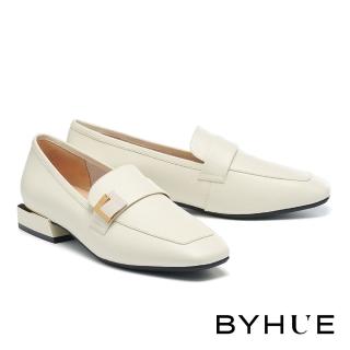 【BYHUE】韓系質感造型金屬片全真皮方頭軟芯Q底樂福低跟鞋(白)