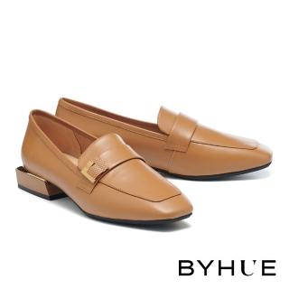 【BYHUE】韓系質感造型金屬片全真皮方頭軟芯Q底樂福低跟鞋(棕)