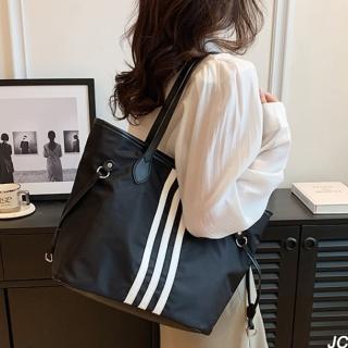 【JC Collection】簡約線條時尚大容量尼龍質感實用休閒肩背包(黑色)