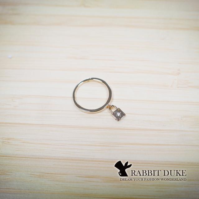 【RD 兔子公爵】現貨 經典歐美風格 個性簡單設計鎖頭墬飾戒指(單色)