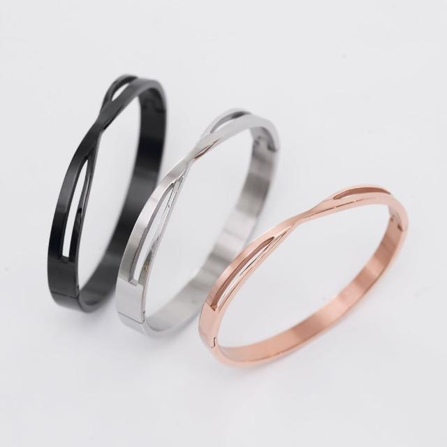 【玖飾時尚】交錯線條鏤空鋼製手環(手環)