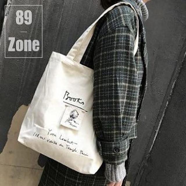 【89 zone】日系金屬別針+刺繡女孩學院風 單肩包 手提包 帆布包(白/黑)