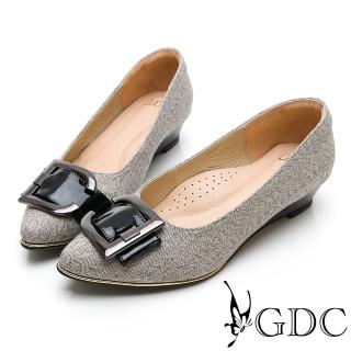 【GDC】特殊設計銀扣拼接尖頭低跟素色上班鞋-灰色(911885)