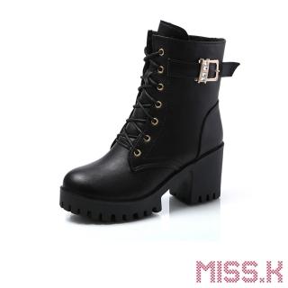 【MISS.K】帥氣皮帶釦飾防水台粗跟馬丁中筒靴(黑)