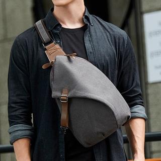 【MoonDy】胸包 帆布包 側背包 斜背包 男生包包 咖啡色包包 皮革包包 拼接包包 學生背包 大容量包包
