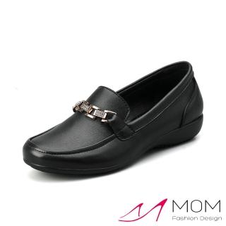 【MOM】真皮頭層牛皮細緻鑽釦舒適經典坡跟鞋(黑)