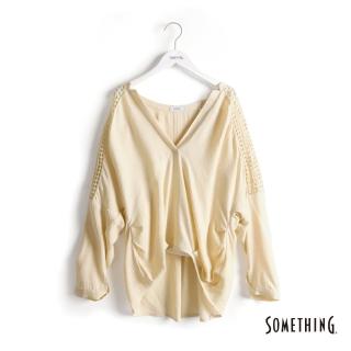 【SOMETHING】女裝 袖剪接蕾絲半開襟襯衫(淺卡其)